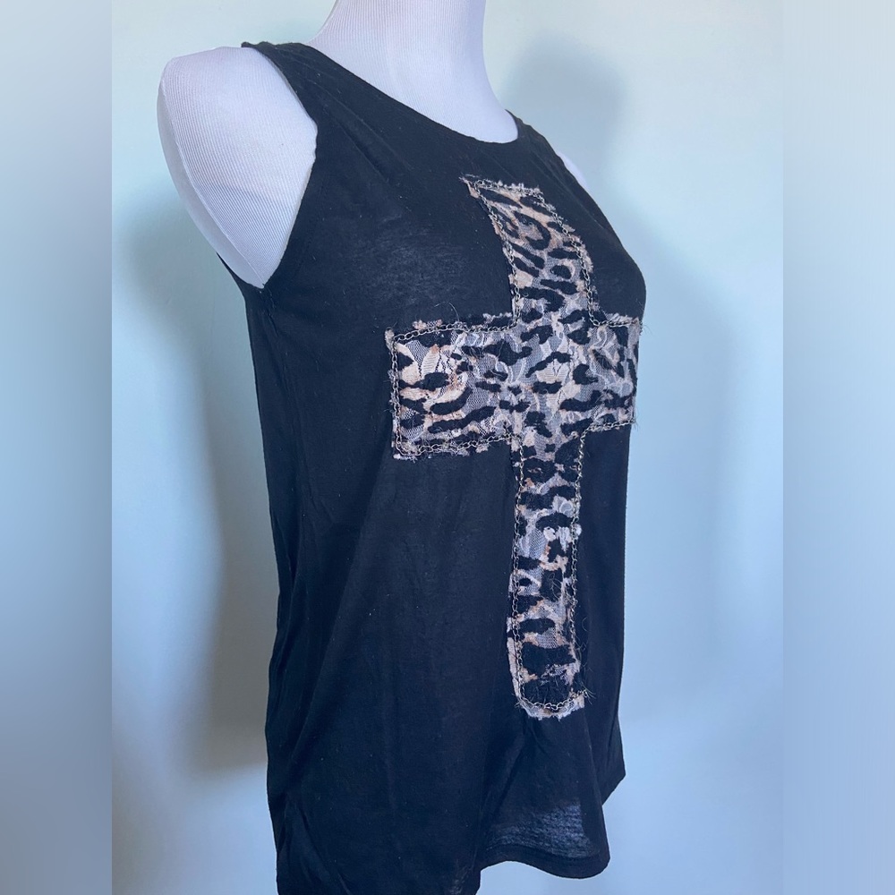 Muscle Shirt with Leopard Print Cross